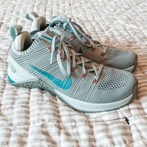 Nike Shoes - Nike metcon Flyknit